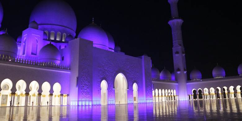 Džamija Šeika Zaeda u Abu Dabiju noću